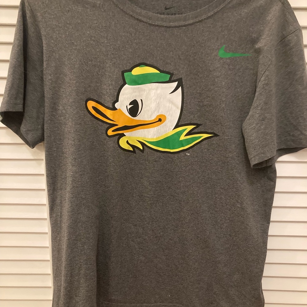 Nike Men’s Gray Graphic T-Shirt
